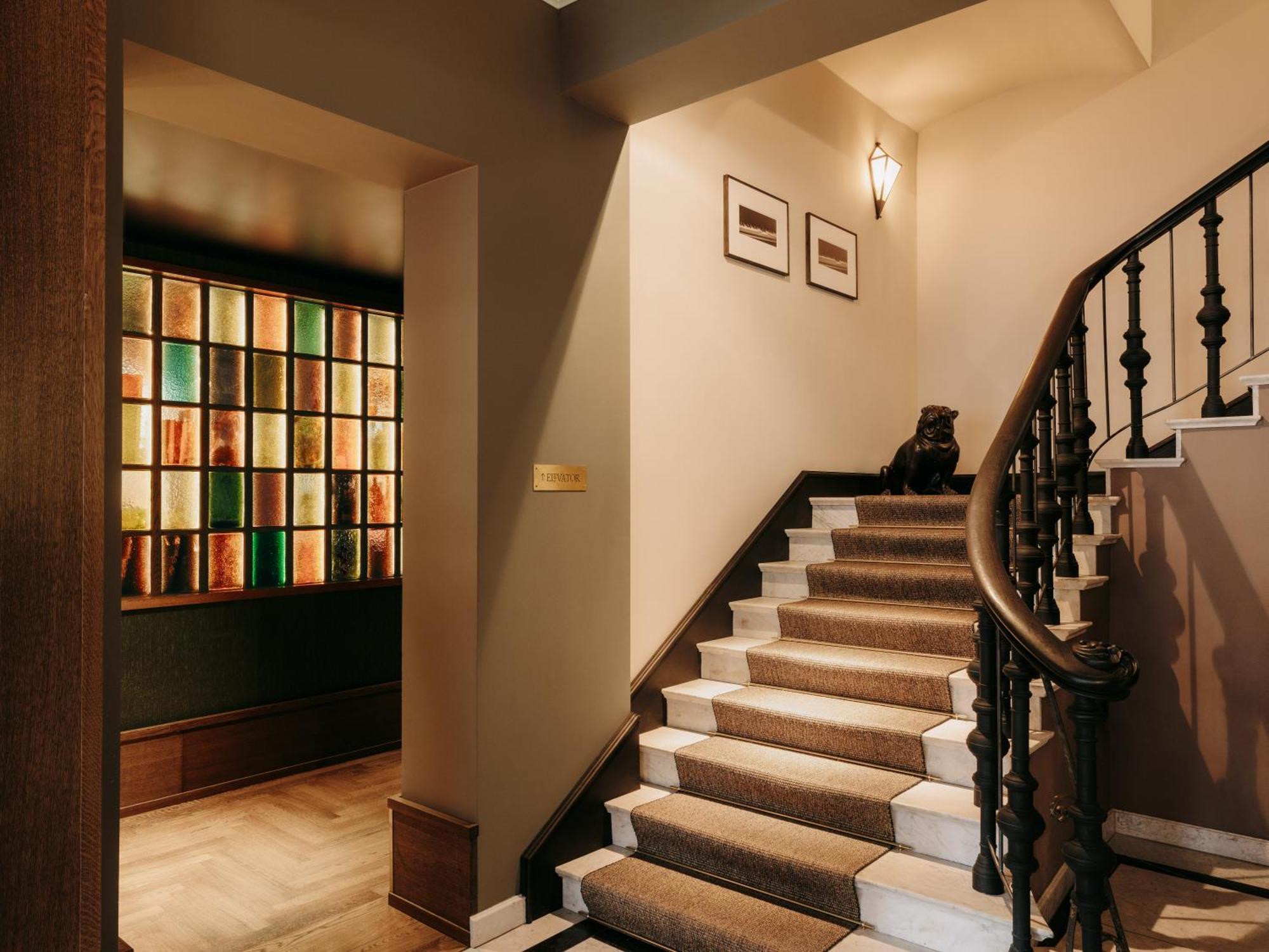 Boutique Hotel Chateau Royal Berlin Exterior photo The staircase