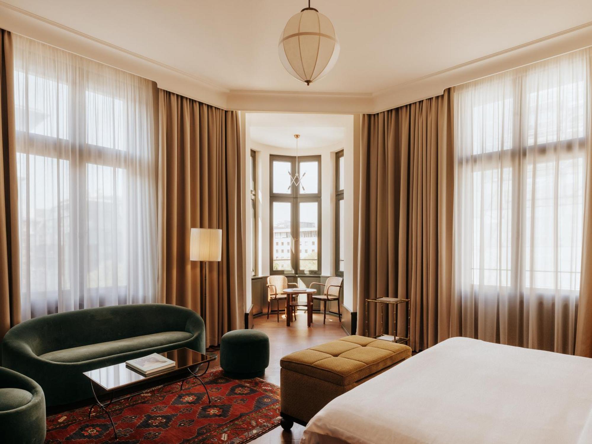 Boutique Hotel Chateau Royal Berlin Exterior photo Suite at Hotel Axelmannstein