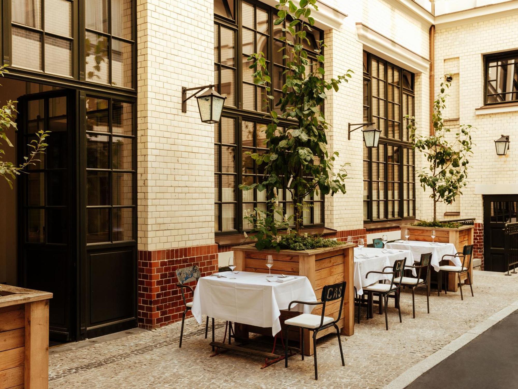 Boutique Hotel Chateau Royal Berlin Exterior photo Restaurant AOC